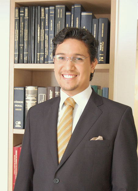 Dr. Carlos Fernando Lopes de Oliveira